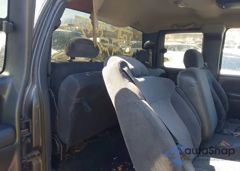 2001 Chevrolet Silverado 1500 Ls z USA, uszkodzony, nr VIN 2GCEK19T111158582